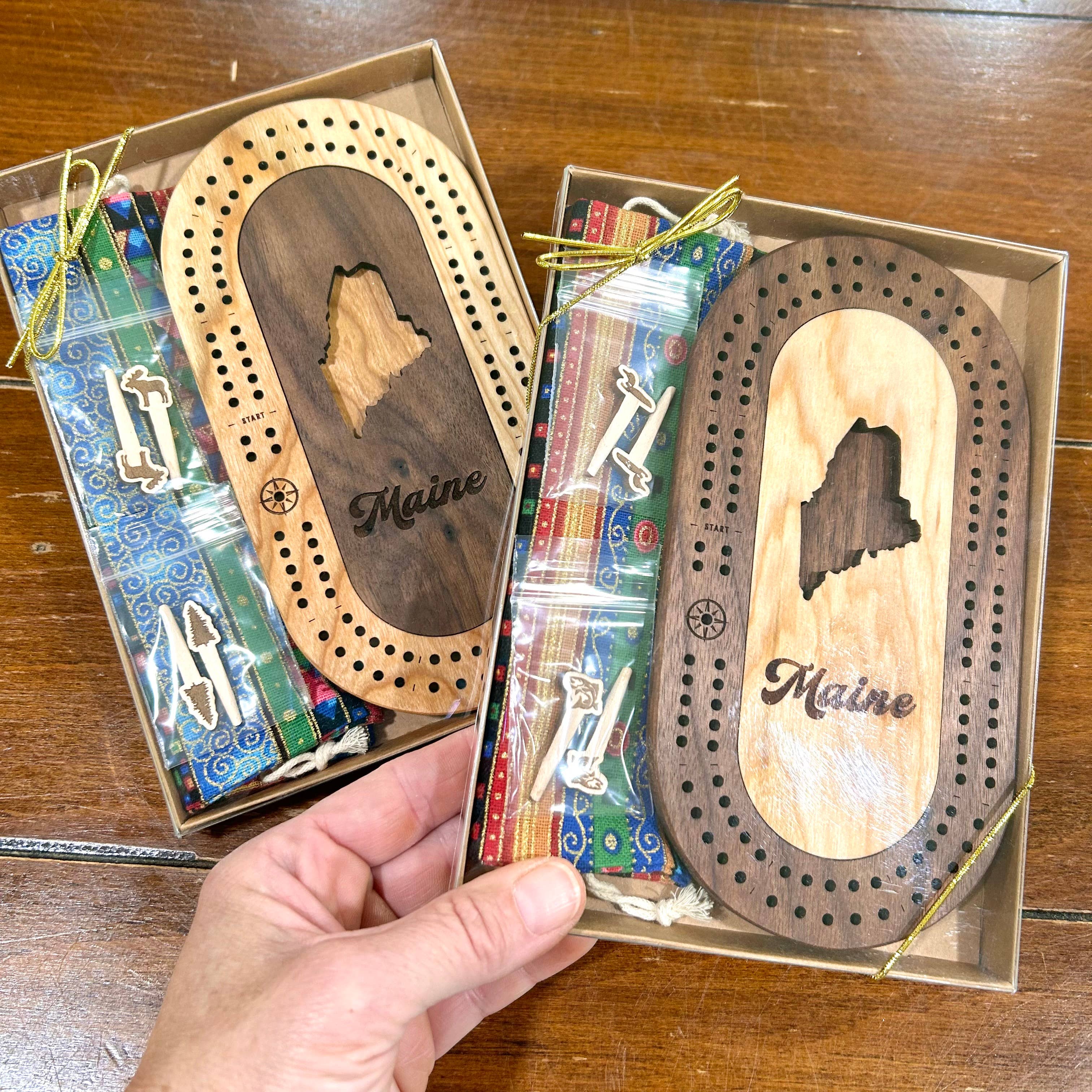 Wildlife Mini Travel Cribbage Board & Custom Pegs Set