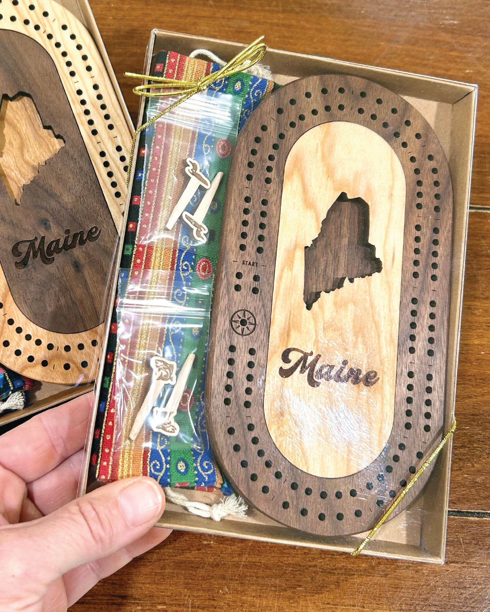 Wildlife Mini Travel Cribbage Board & Custom Pegs Set