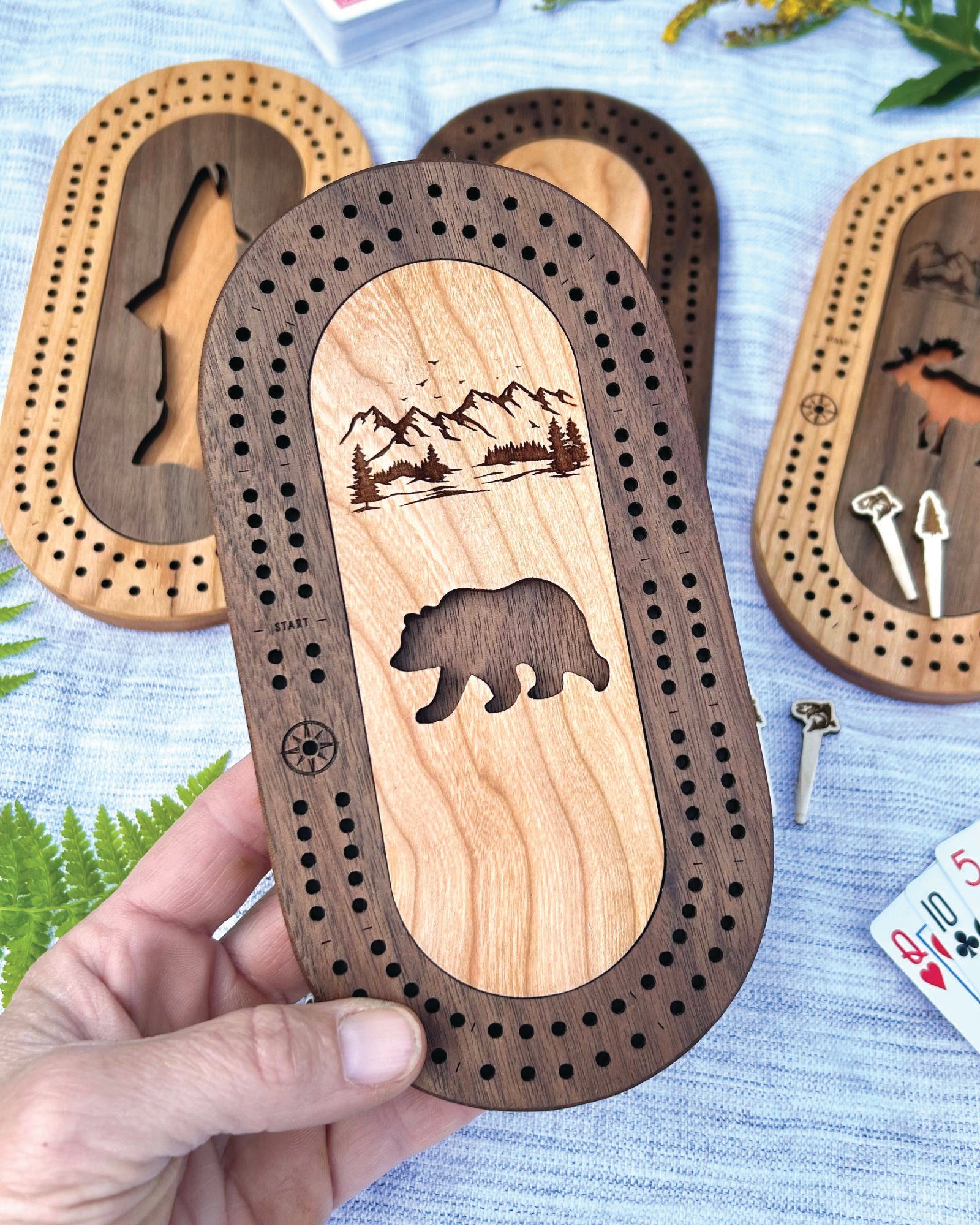 Wildlife Mini Travel Cribbage Board & Custom Pegs Set